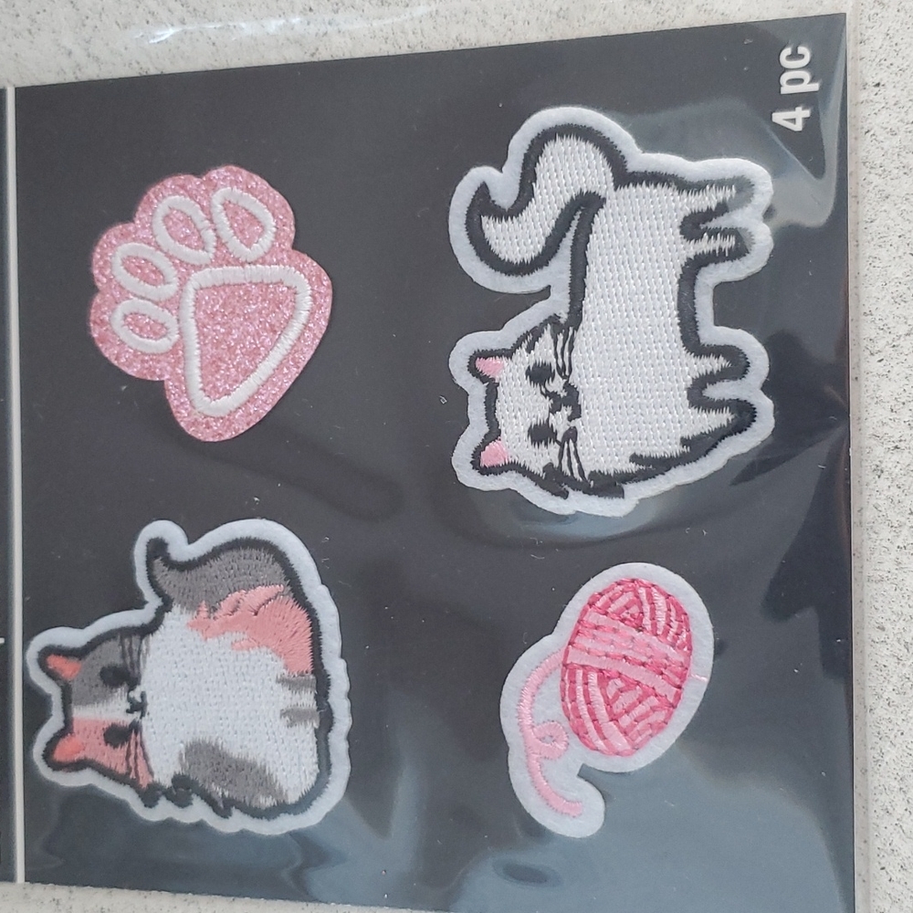 ARTMINDS IRON-ON  4 pc PATCH